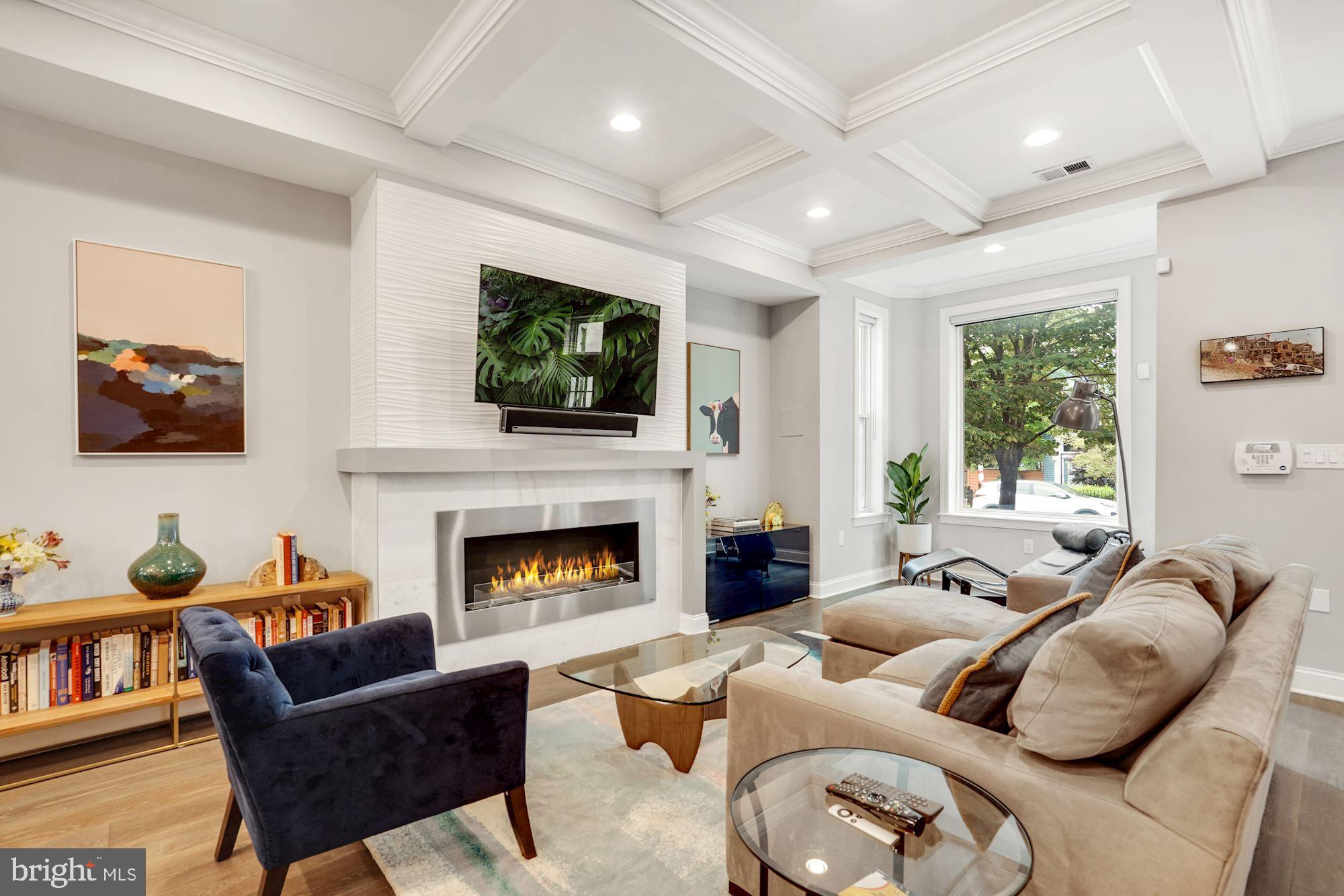 403 R Street Northwest Washington, DC 20001 - Photo 3 of 27