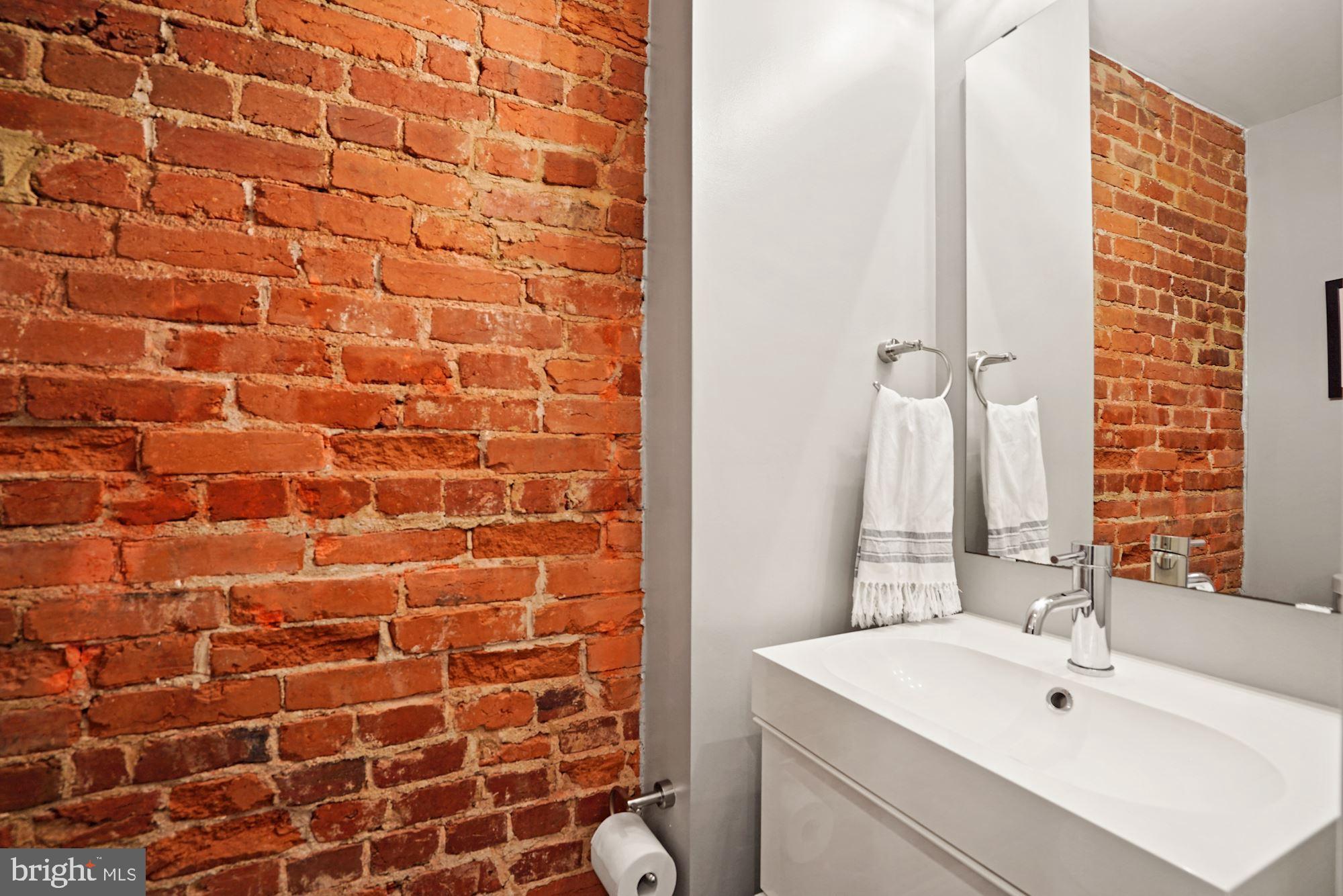 403 R Street Northwest Washington, DC 20001 - Photo 7 of 27