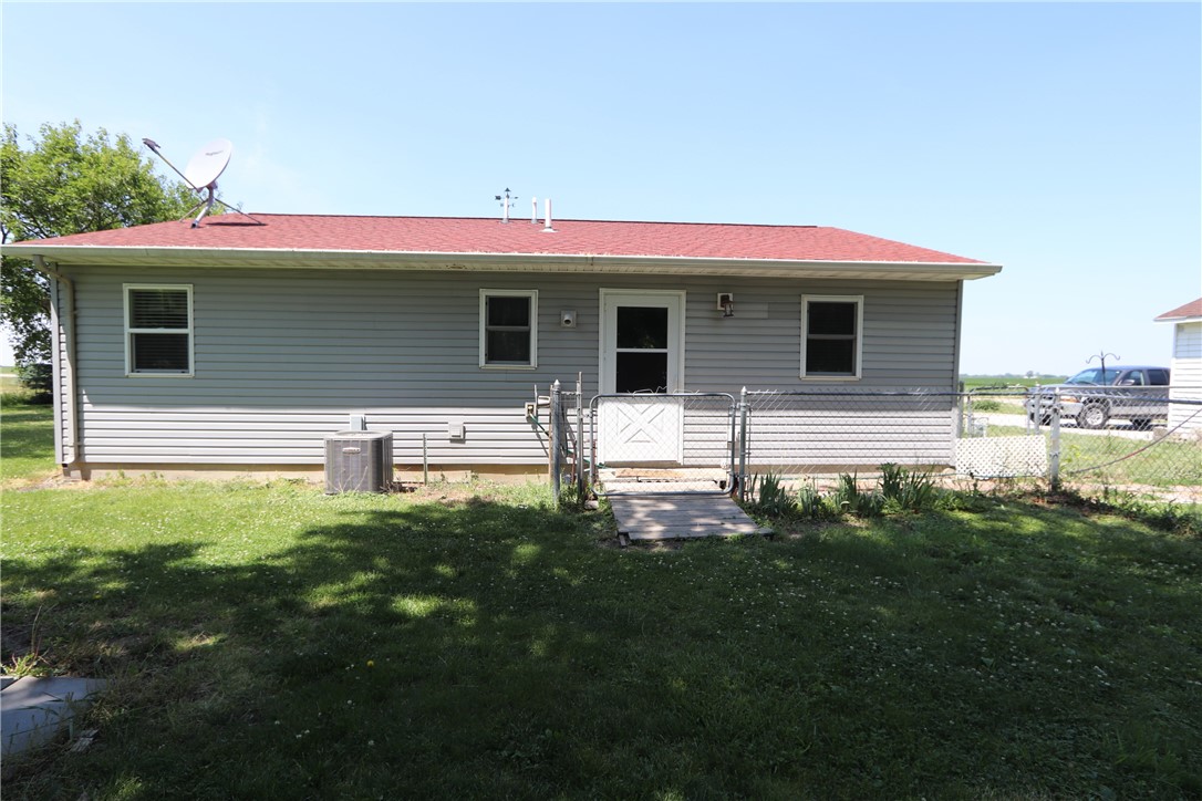 2426 Highway 32 Lovington, IL 61937 - Photo 15 of 23