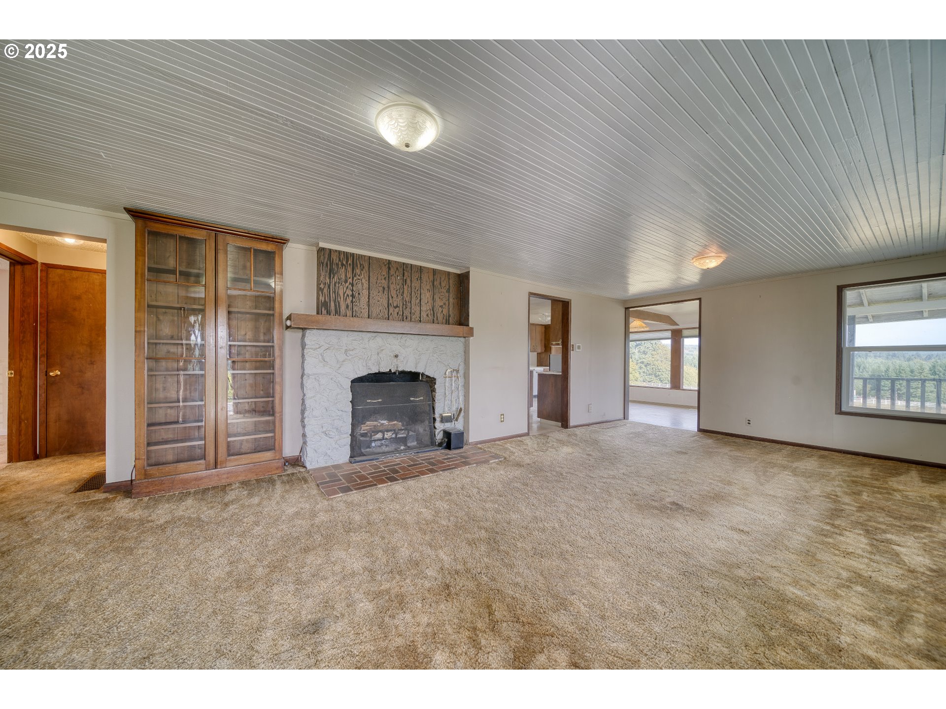32650 Oester Road Warren, OR 97053 - Photo 5 of 47 Living Room
