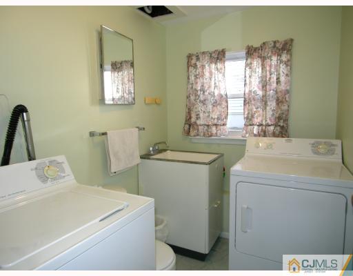 90 Hickory Road Colonia, NJ 07067 - Photo 7 of 10 Gallery Image 7