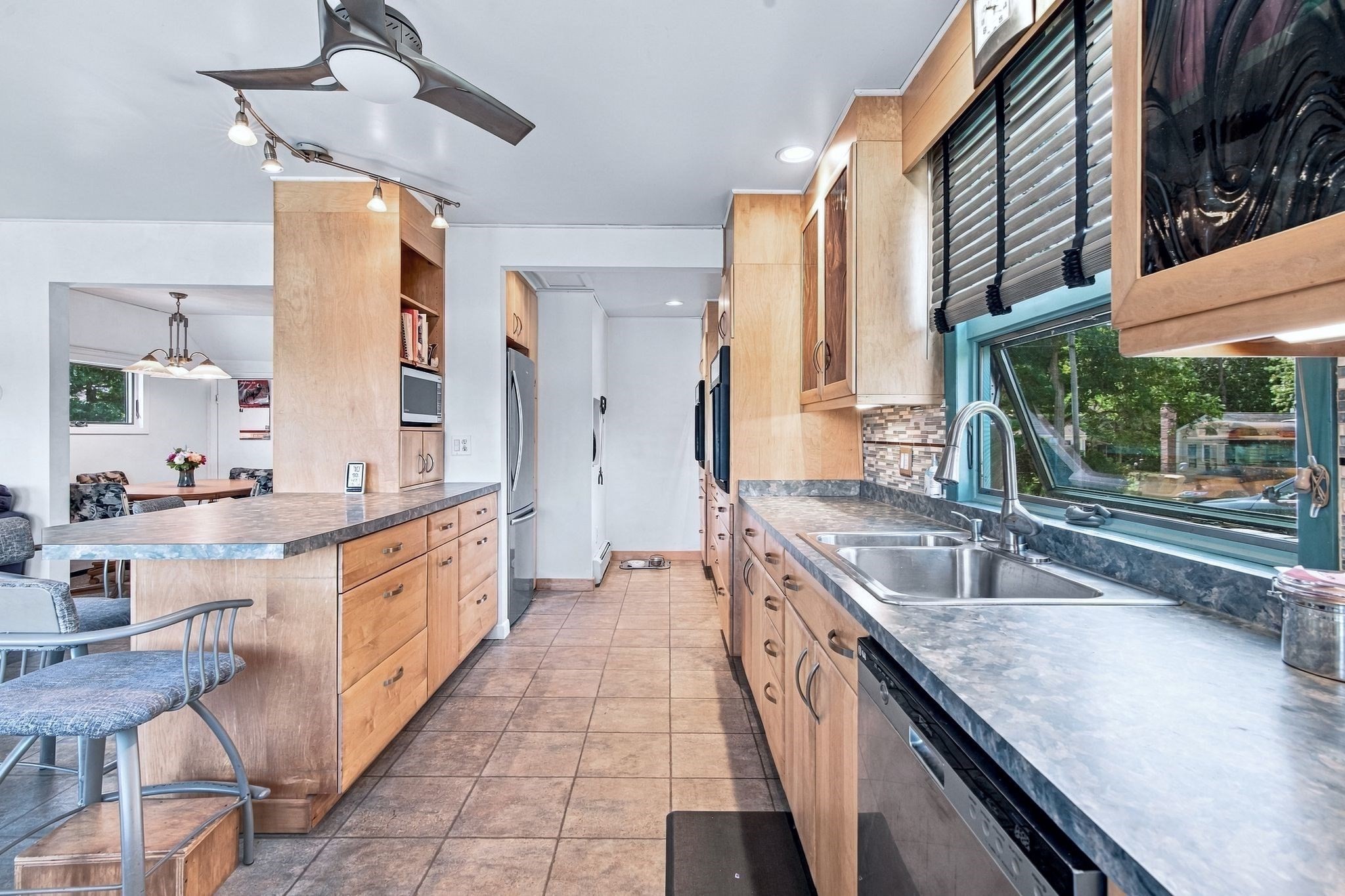 28 Arlington Road Wareham, MA 02571 - Photo 6 of 42 Gallery Image 6