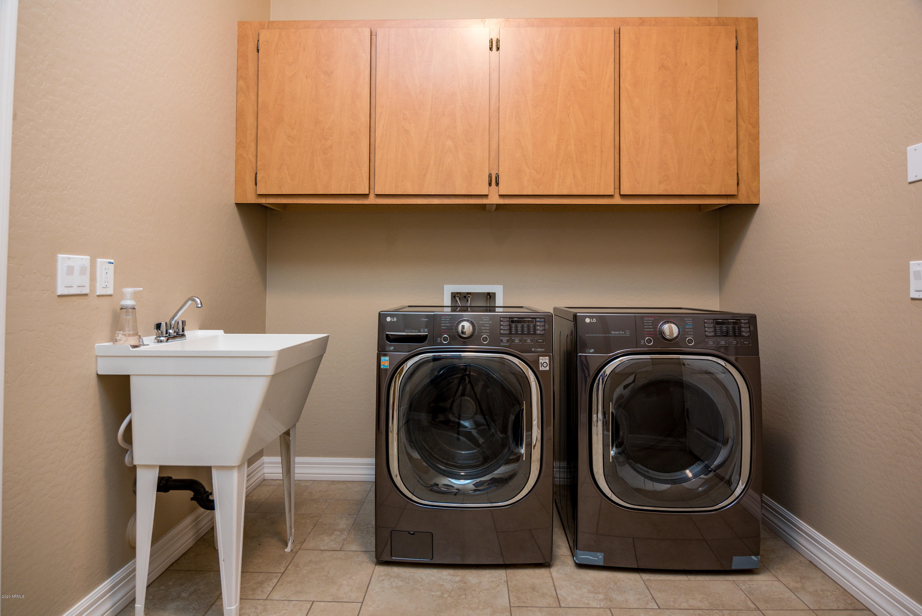883 East Hampton Lane Gilbert, AZ 85295 - Photo 21 of 28 883-E-Hampton-Laundry-Room