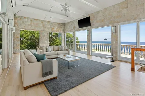 a view of entryway with a front door