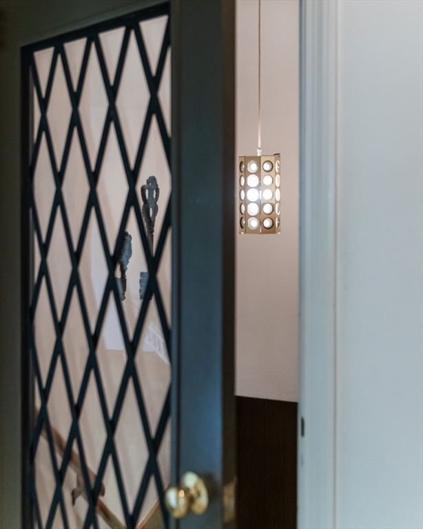 35 Squire Lane Springfield, MA 01118 - Photo 10 of 28 a view of an entryway