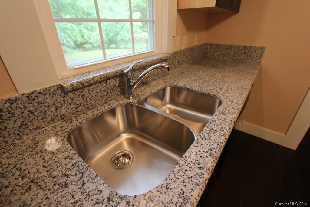 200 Clearbrook Road Matthews, NC 28105 - Photo 3 of 16 Gallery Image 3