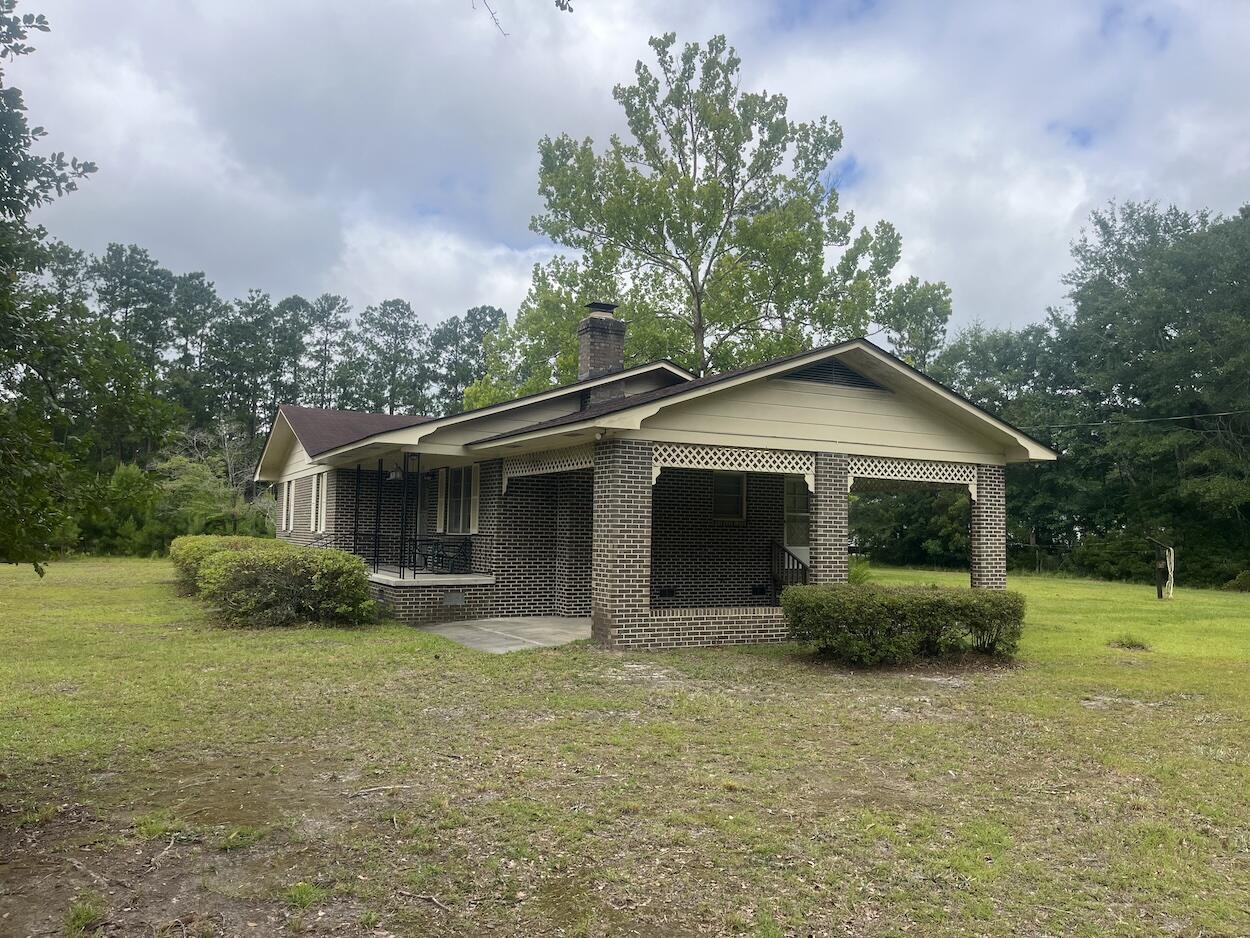 379 Chestnut Road Walterboro, SC 29488 - Photo 2 of 33 379ChestnutRd-2