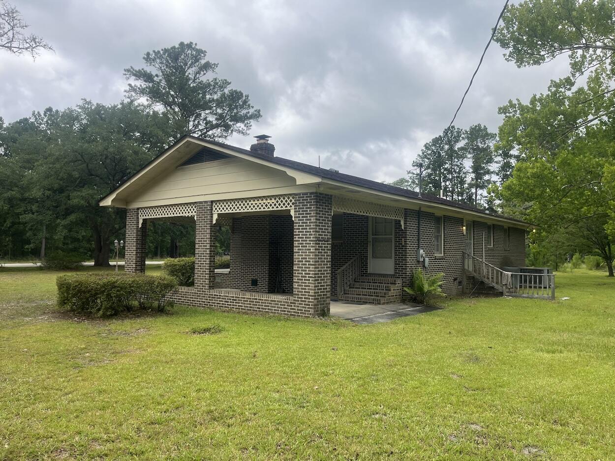 379 Chestnut Road Walterboro, SC 29488 - Photo 3 of 33 379ChestnutRd-3