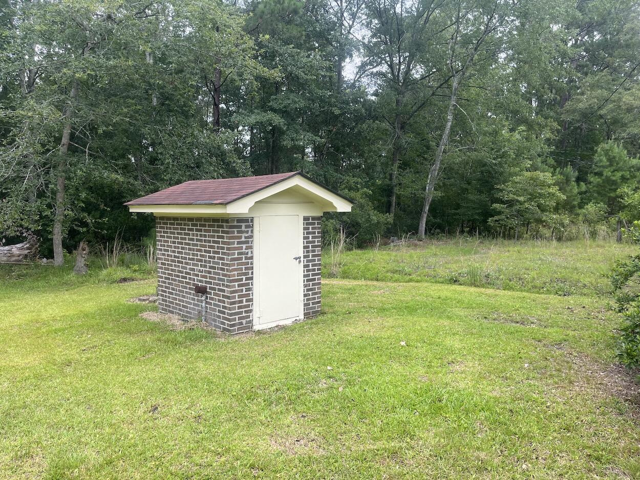 379 Chestnut Road Walterboro, SC 29488 - Photo 4 of 33 379ChestnutRd-4