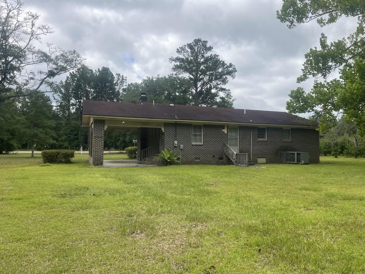 379 Chestnut Road Walterboro, SC 29488 - Photo 5 of 33 379ChestnutRd-5