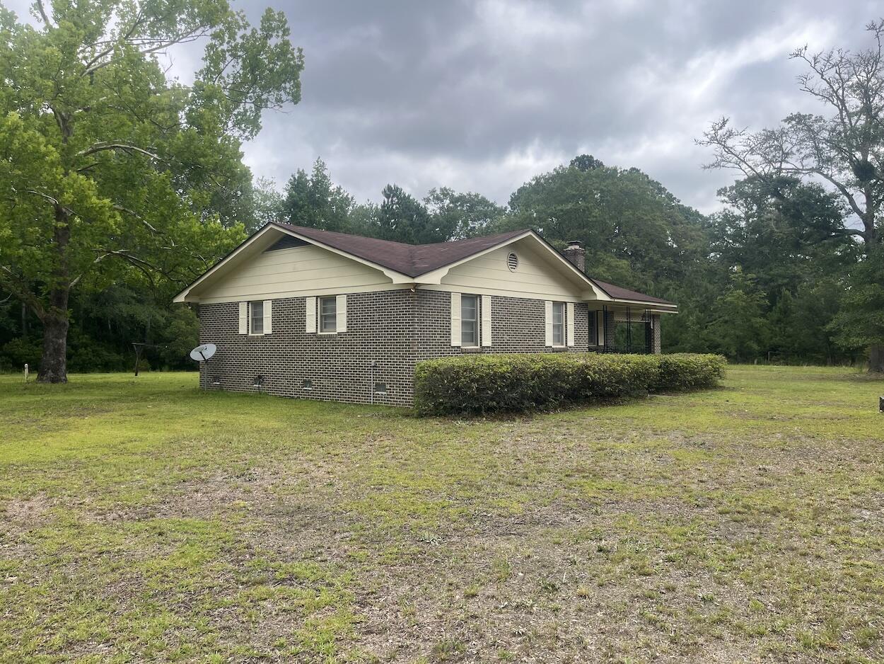 379 Chestnut Road Walterboro, SC 29488 - Photo 7 of 33 379ChestnutRd-7