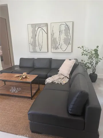 $6,950 | 22747 1/2 Califa Street, Woodland Hills, CA 91367