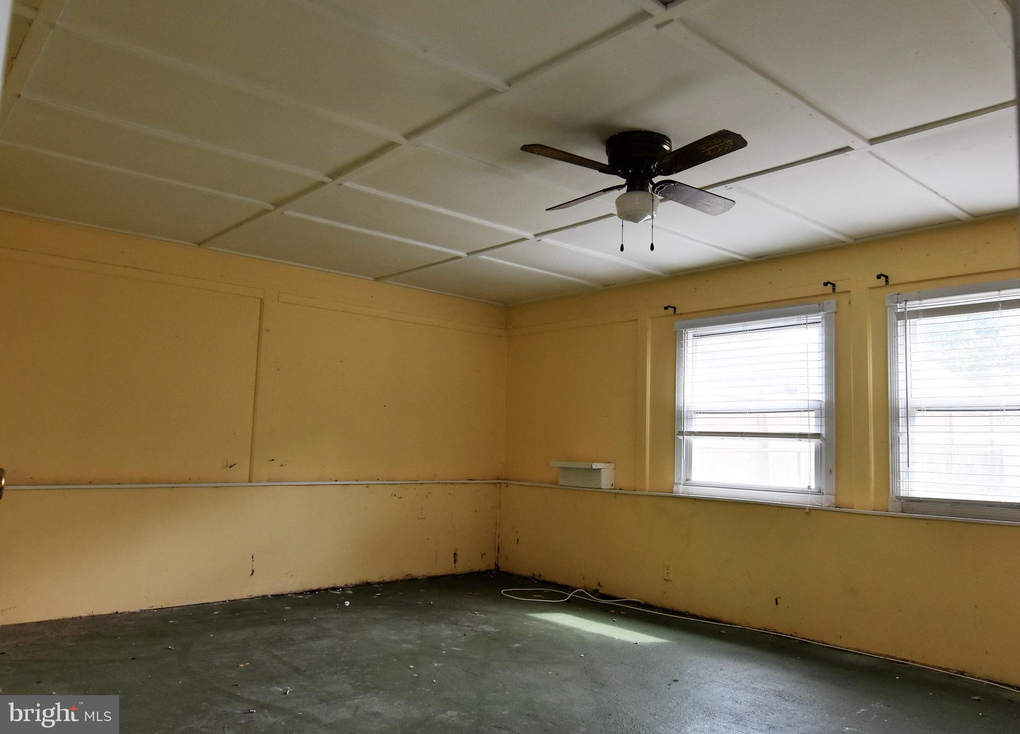 135 Carroll Road Pasadena, MD 21122 - Photo 8 of 29 19x12