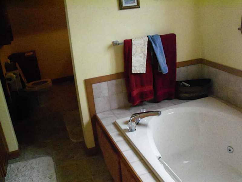 121 Rancindin Drive Butler, PA 16002 - Photo 17 of 25 Master Bath/Spa.