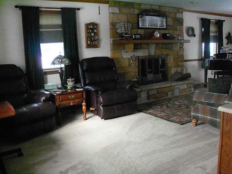 121 Rancindin Drive Butler, PA 16002 - Photo 3 of 25 Den/Family/Great Room.