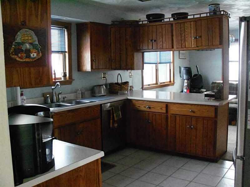 121 Rancindin Drive Butler, PA 16002 - Photo 7 of 25 Kitchen.
