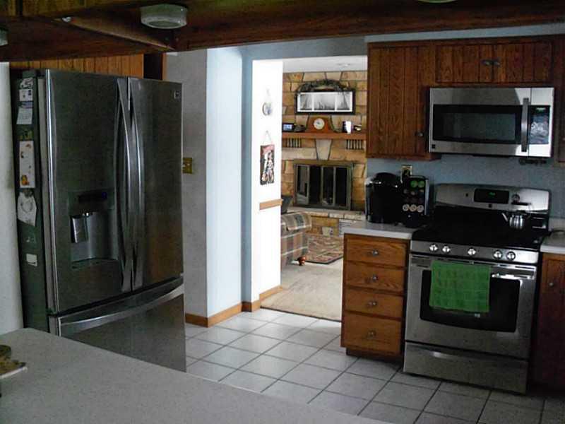 121 Rancindin Drive Butler, PA 16002 - Photo 8 of 25 Kitchen.