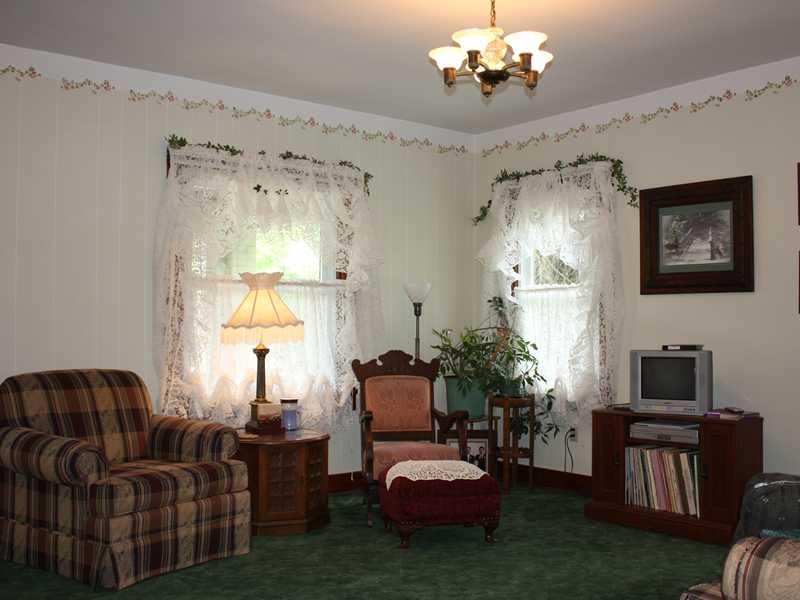 1857 Dime Road Vandergrift, PA 15690 - Photo 10 of 21 Living Room.