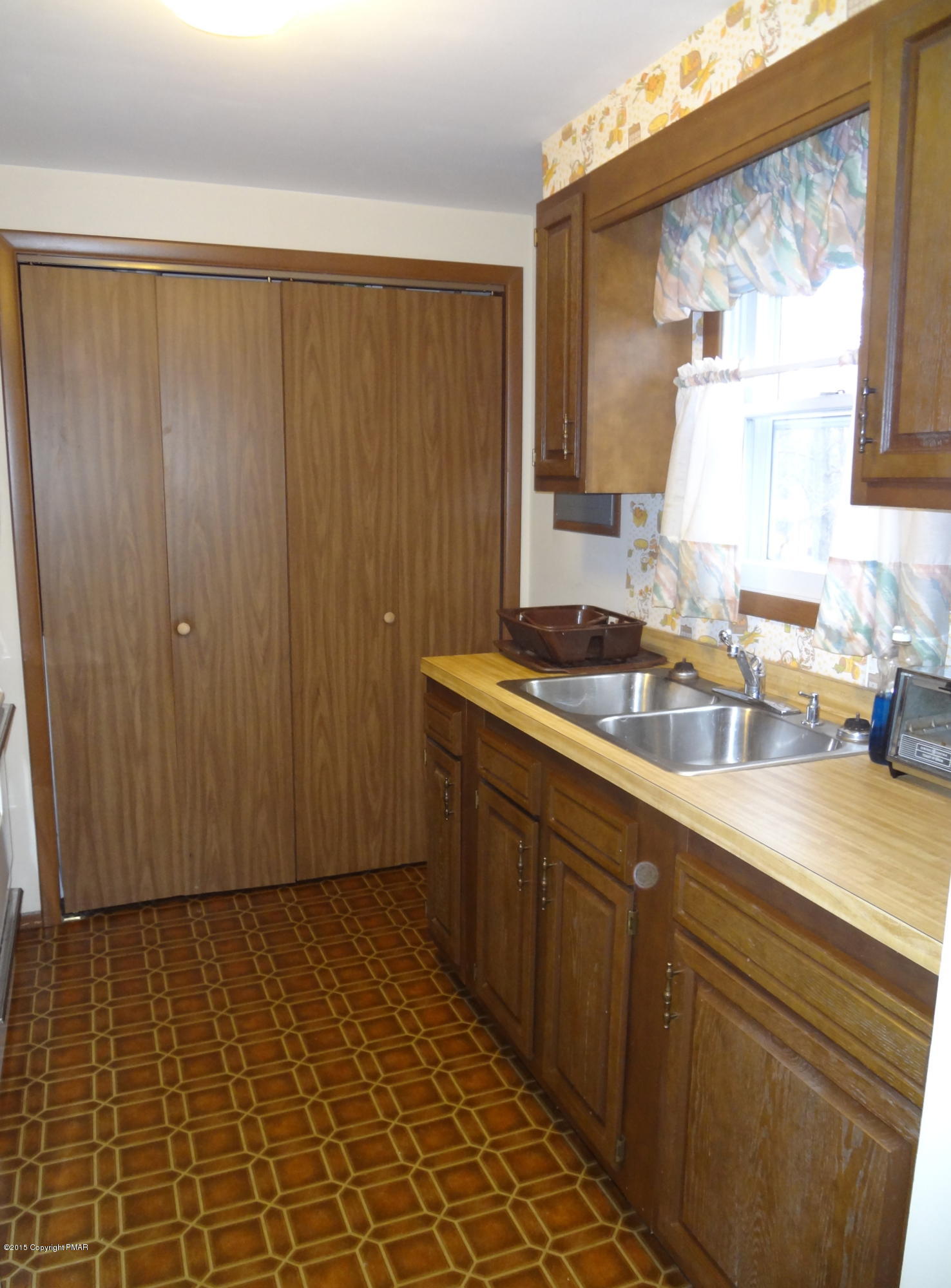 35 Shortridge Road Albrightsville, PA 18210 - Photo 20 of 27 a bathroom with a sink and a mirror
