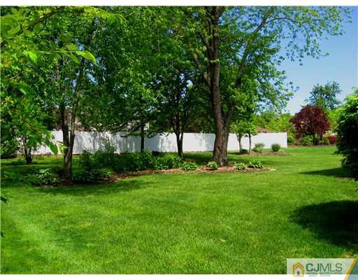 19 Woodmere Road North Brunswick, NJ 08902 - Photo 3 of 9 Gallery Image 3