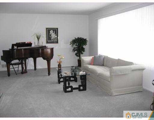 19 Woodmere Road North Brunswick, NJ 08902 - Photo 4 of 9 Gallery Image 4