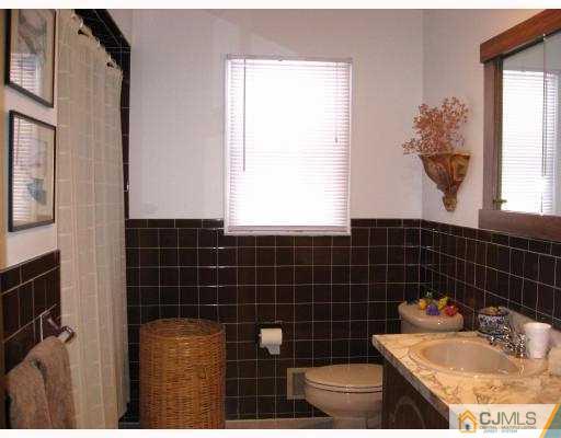 19 Woodmere Road North Brunswick, NJ 08902 - Photo 7 of 9 Gallery Image 7