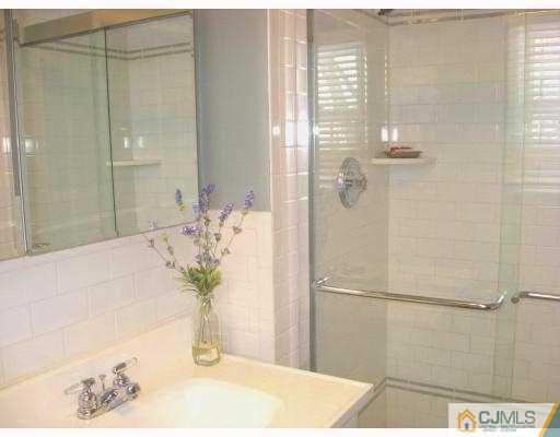 19 Woodmere Road North Brunswick, NJ 08902 - Photo 8 of 9 Gallery Image 8