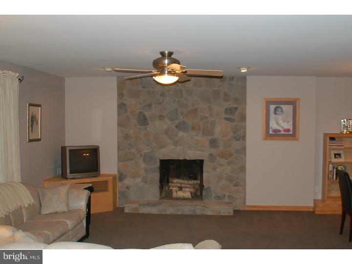 288 Davisville Road Warminster, PA 18974 - Photo 11 of 23 Living Room