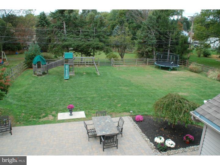 288 Davisville Road Warminster, PA 18974 - Photo 5 of 23 Back Yard