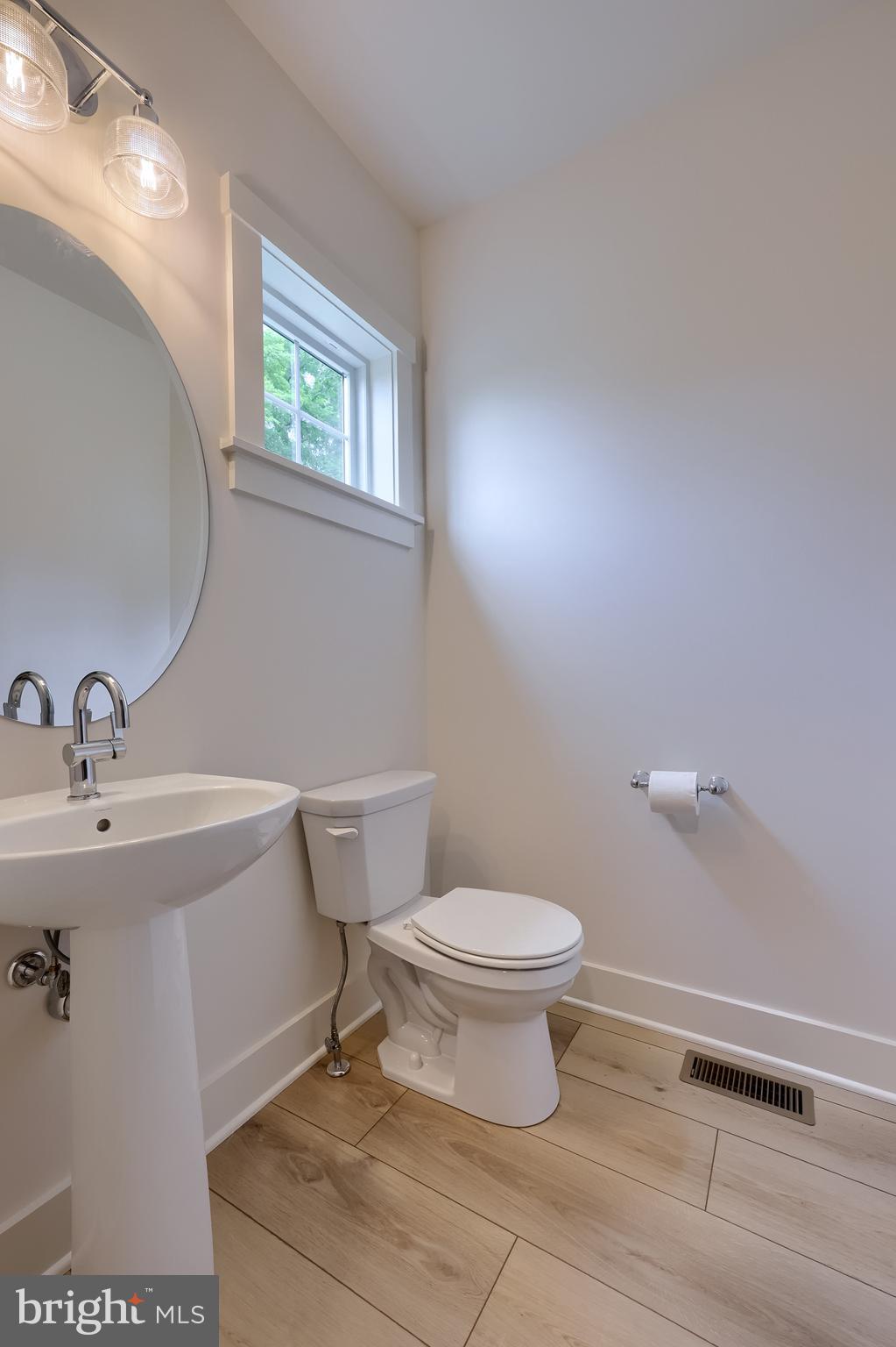 965 Royal Road Annville, PA 17003 - Photo 22 of 41 Powder Room