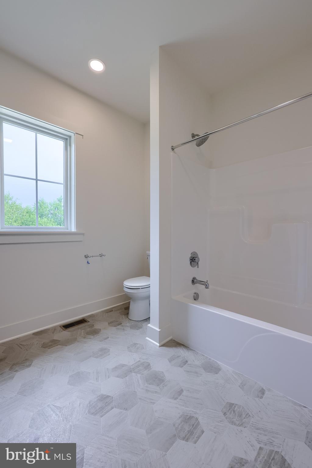 965 Royal Road Annville, PA 17003 - Photo 36 of 41 Jack & Jill Bath for Bedrooms 2 & 3