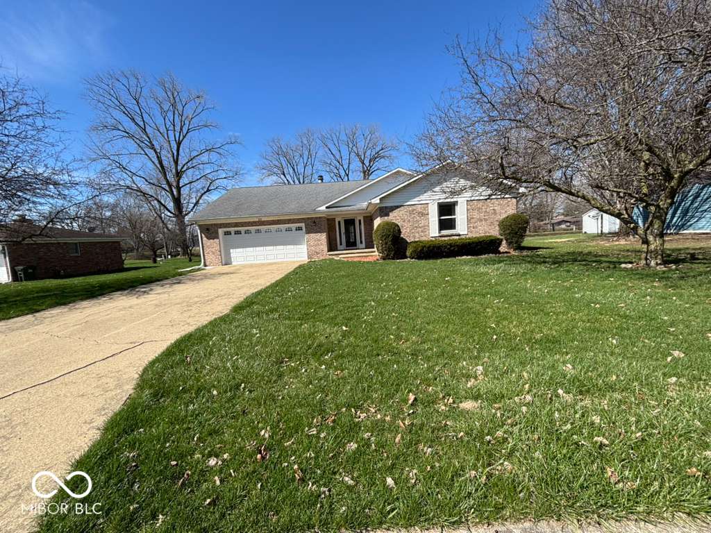 321 South Locust Street Morristown, IN 46161 - Photo 3 of 37
