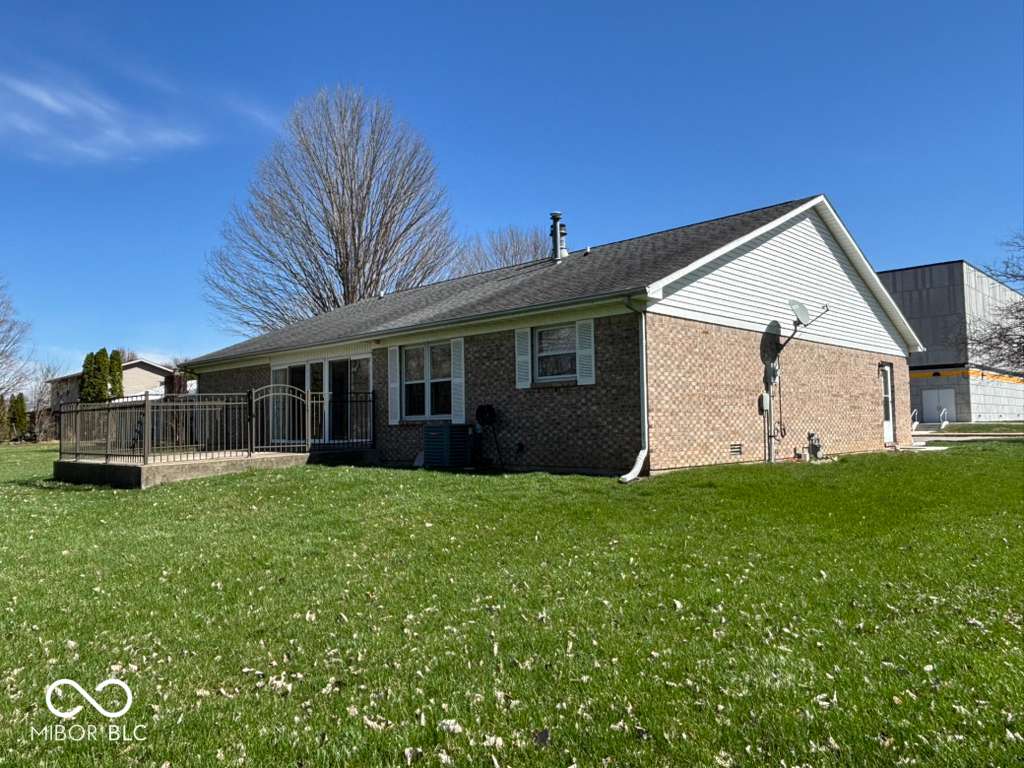 321 South Locust Street Morristown, IN 46161 - Photo 4 of 37