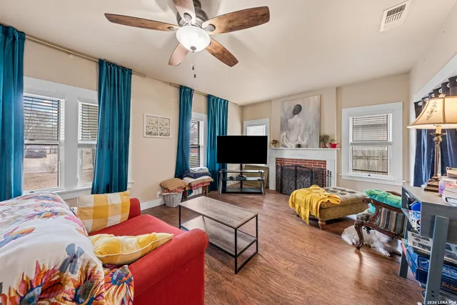 $2,350 | 312 Lytle Street, Kerrville, TX 78028