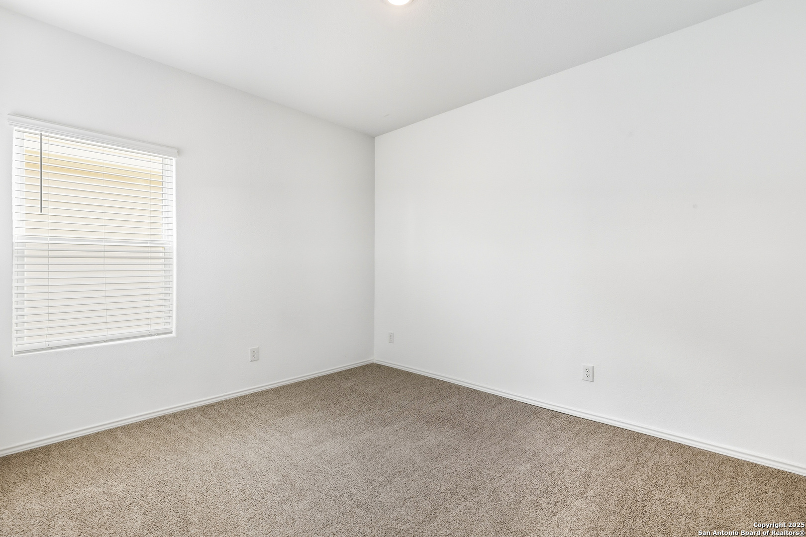 4426 Chandler Road, Unit 3 San Antonio, TX 78222 - Photo 17 of 26 an empty room with a window