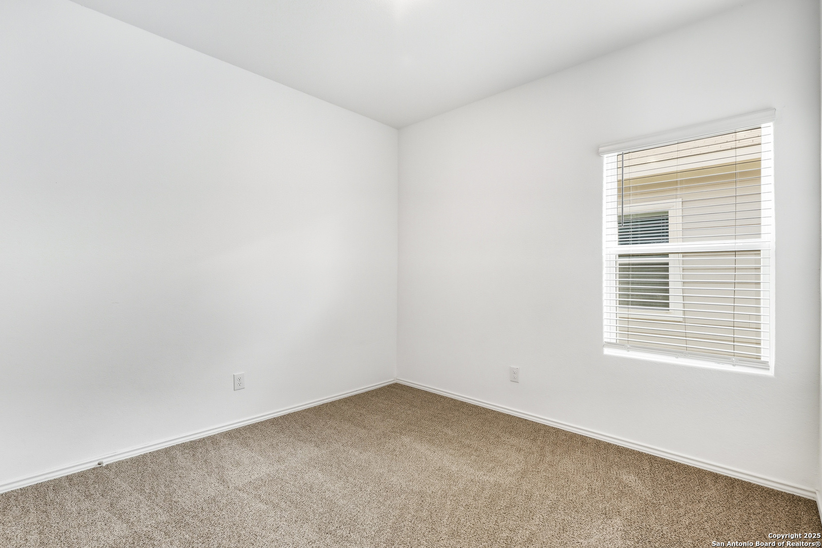 4426 Chandler Road, Unit 3 San Antonio, TX 78222 - Photo 20 of 26 an empty room with a window