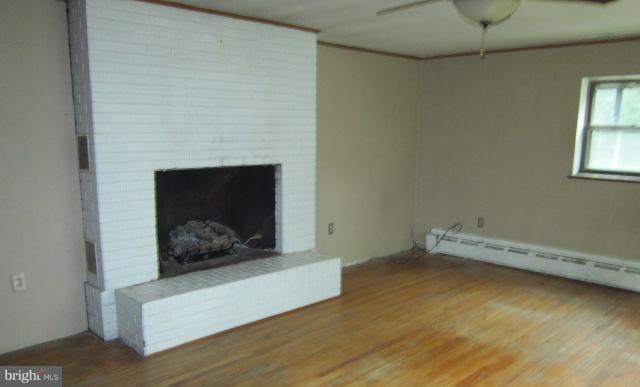 403 Shady Beach Road North East, MD 21901 - Photo 10 of 19 Living Room
