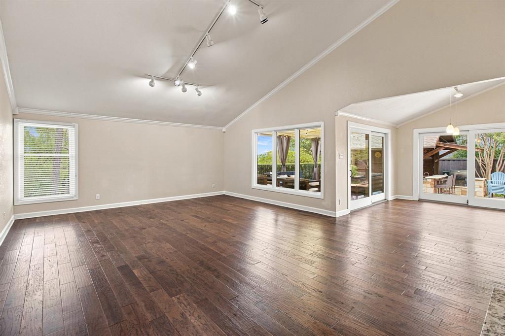 905 Crowley Road Arlington, TX 76012 - Photo 14 of 40 Gallery Image 14