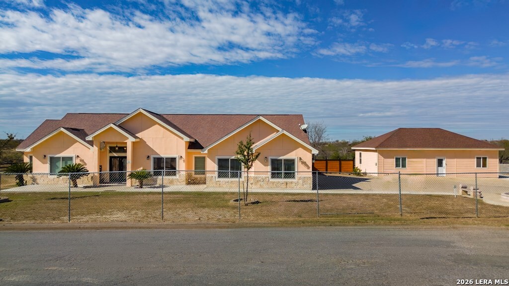 1182 Wagon Wheel Road Eagle Pass, TX 78852 - Photo 2 of 44