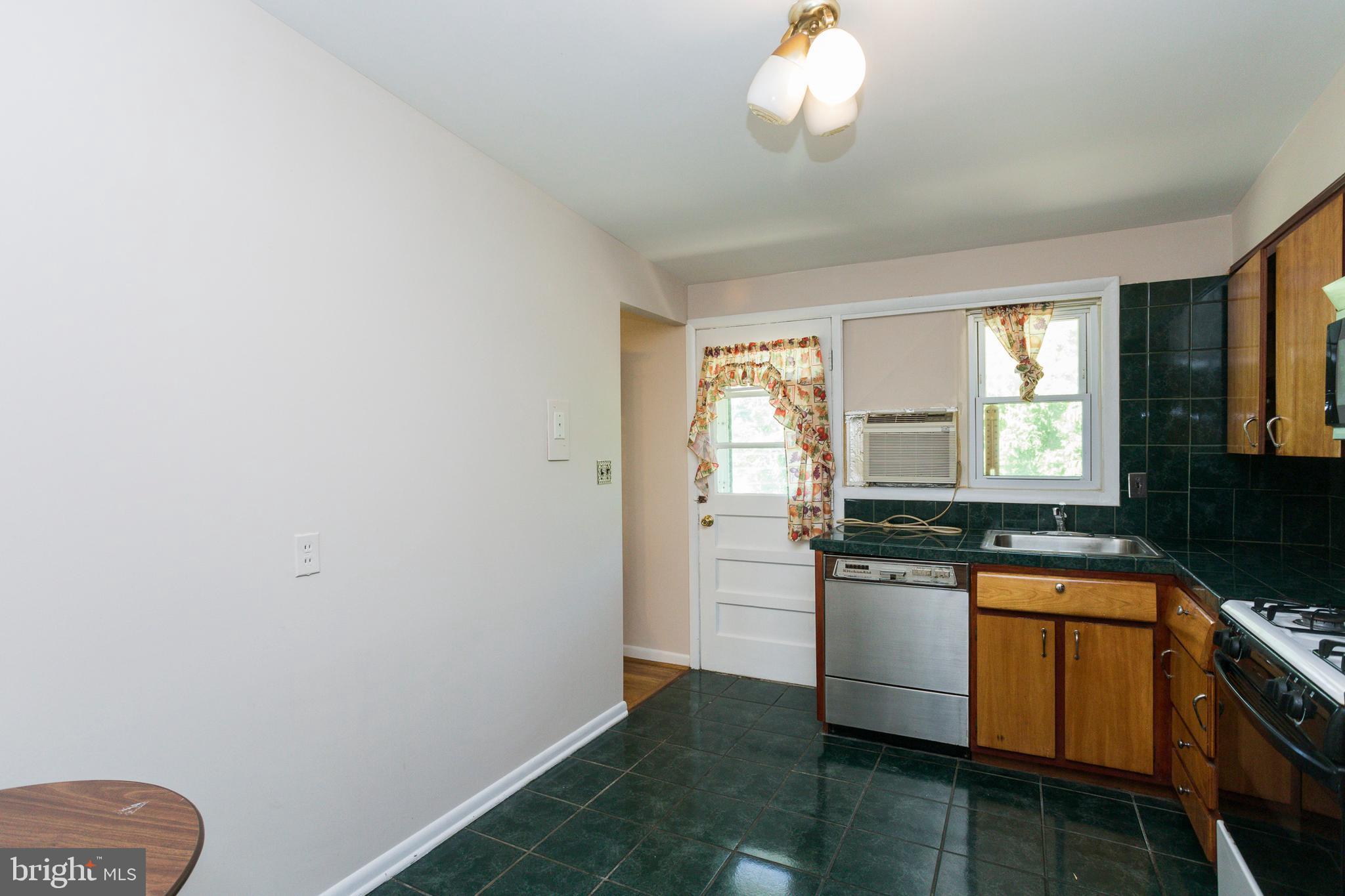 2444 Forest Green Road Baltimore, MD 21209 - Photo 11 of 30
