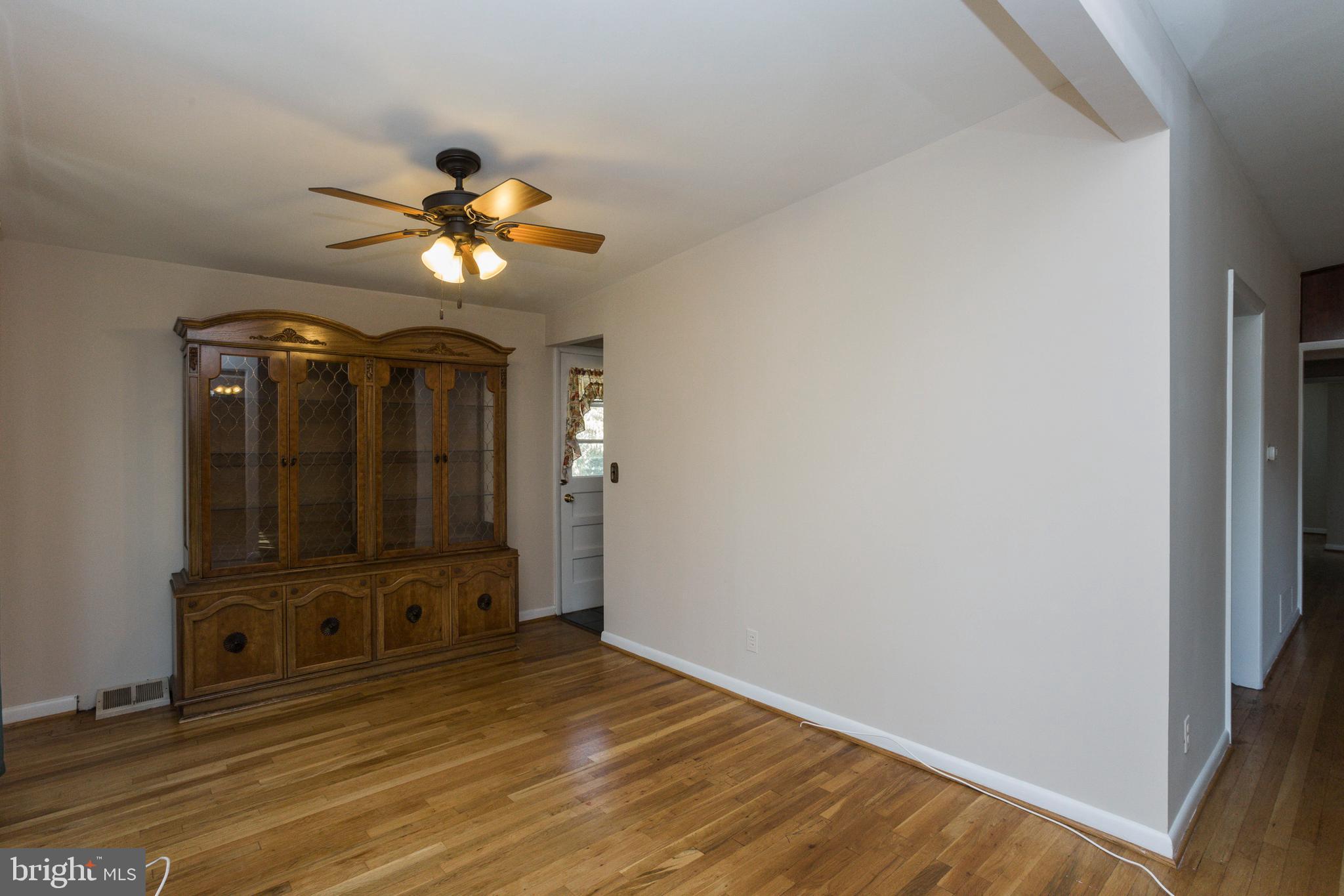 2444 Forest Green Road Baltimore, MD 21209 - Photo 4 of 30
