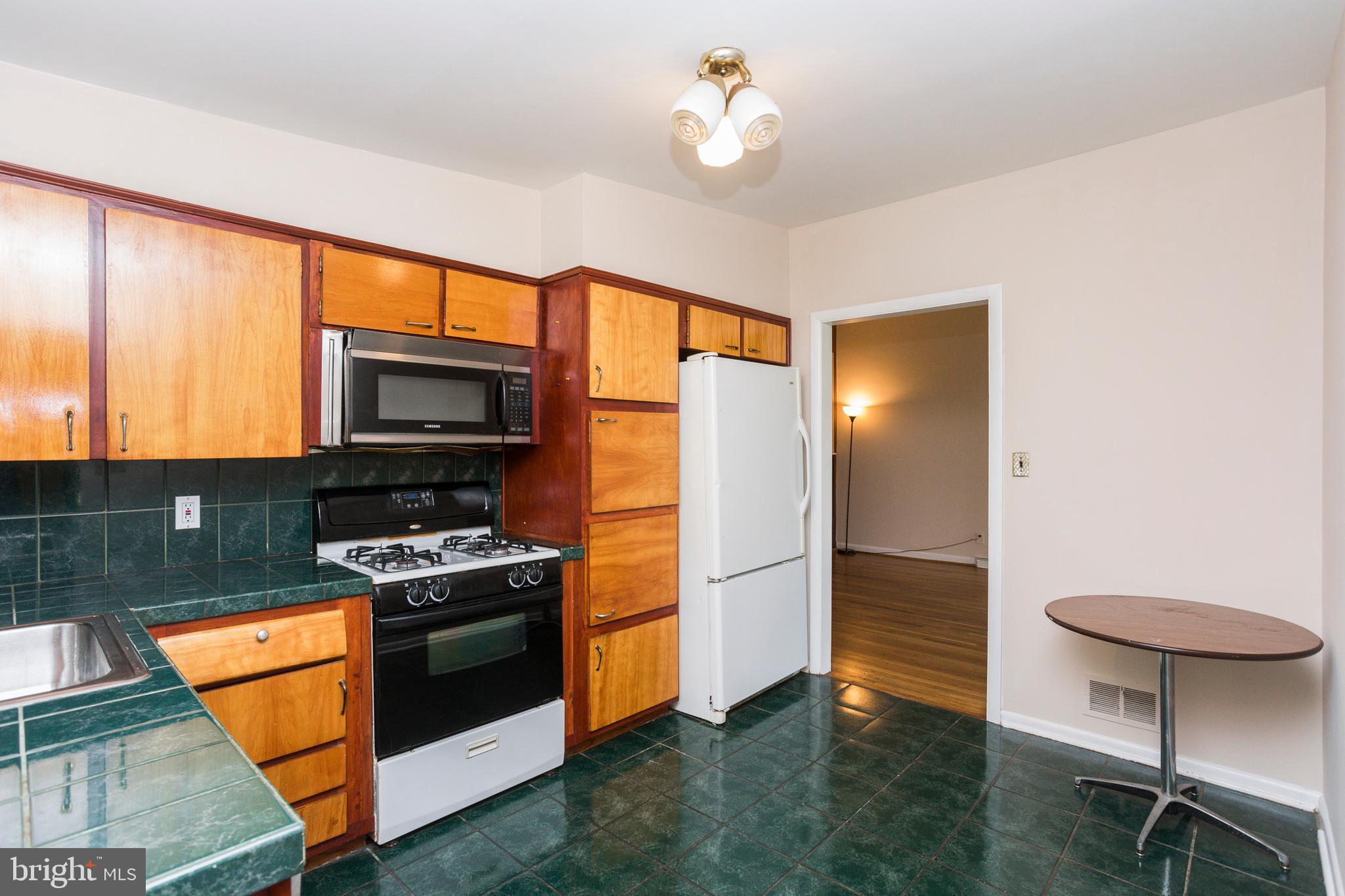 2444 Forest Green Road Baltimore, MD 21209 - Photo 8 of 30