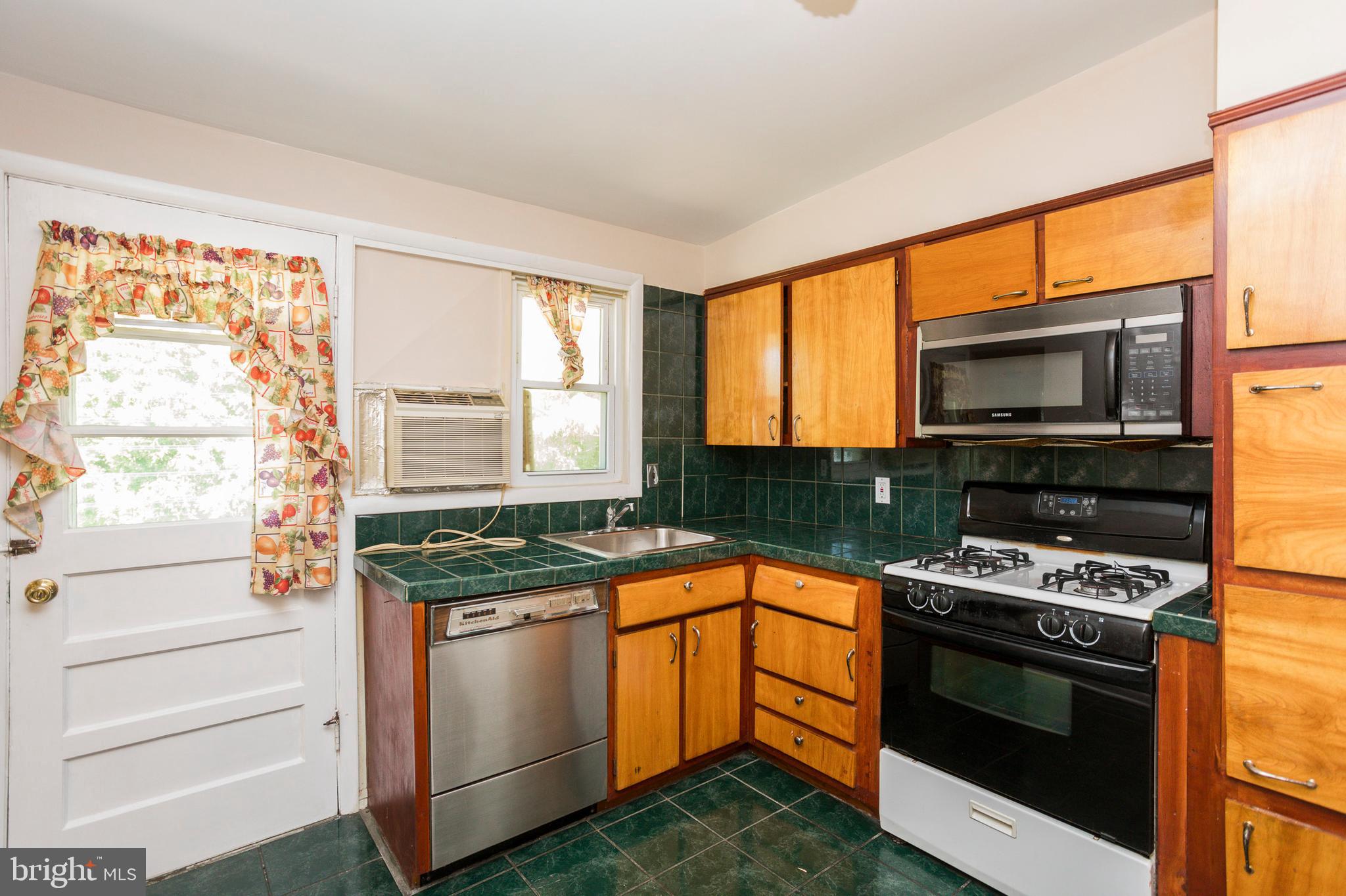 2444 Forest Green Road Baltimore, MD 21209 - Photo 9 of 30