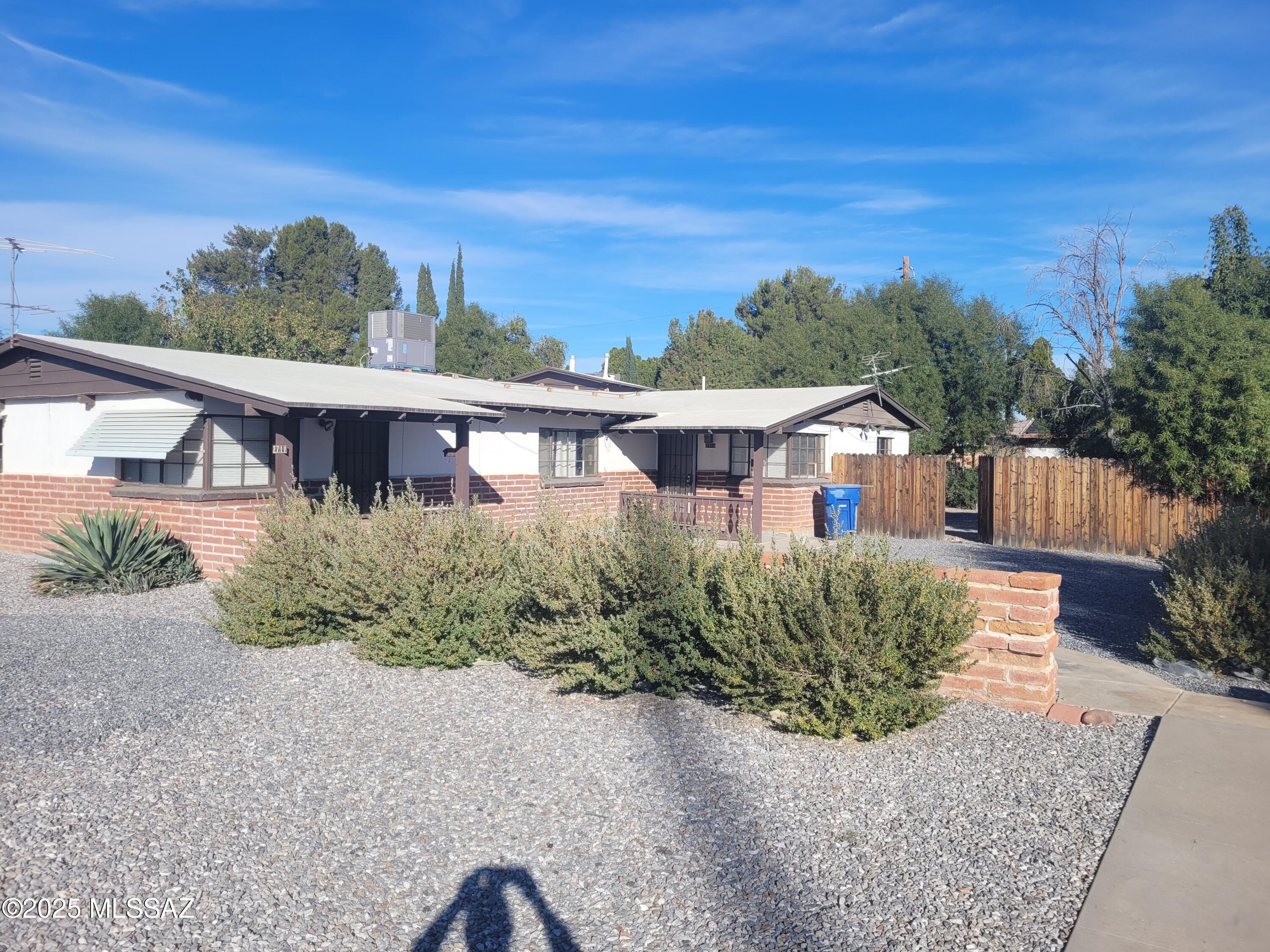 2713 East Fort Lowell Road Tucson, AZ 85716 - Photo 1 of 18