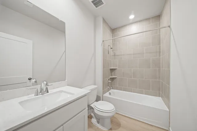 $379,900 | 23129 Chablis Drive, Alvin, TX 77511