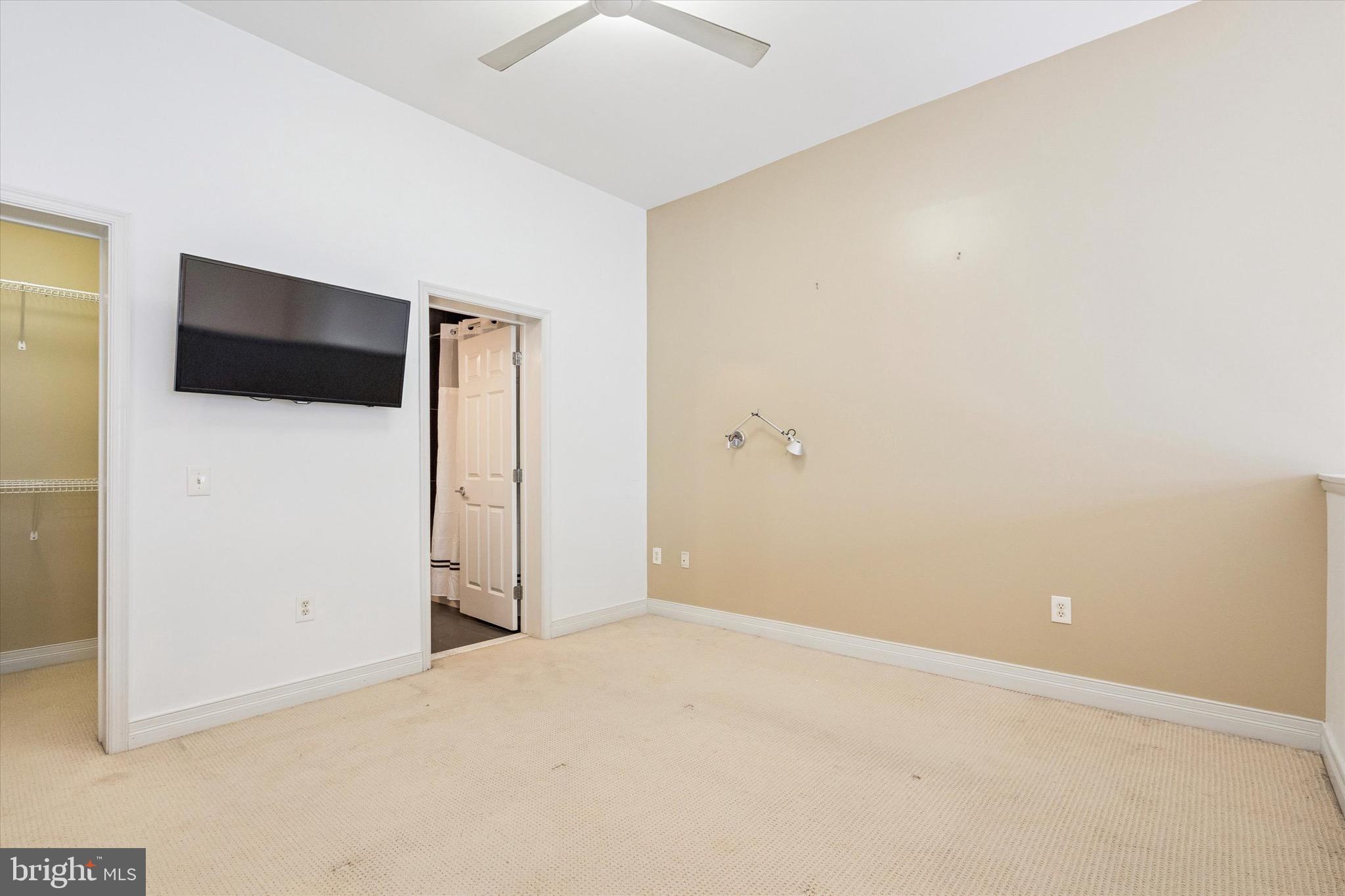 1600 Arch Street, Unit 2008 Philadelphia, PA 19103 - Photo 13 of 25 an empty room with closet