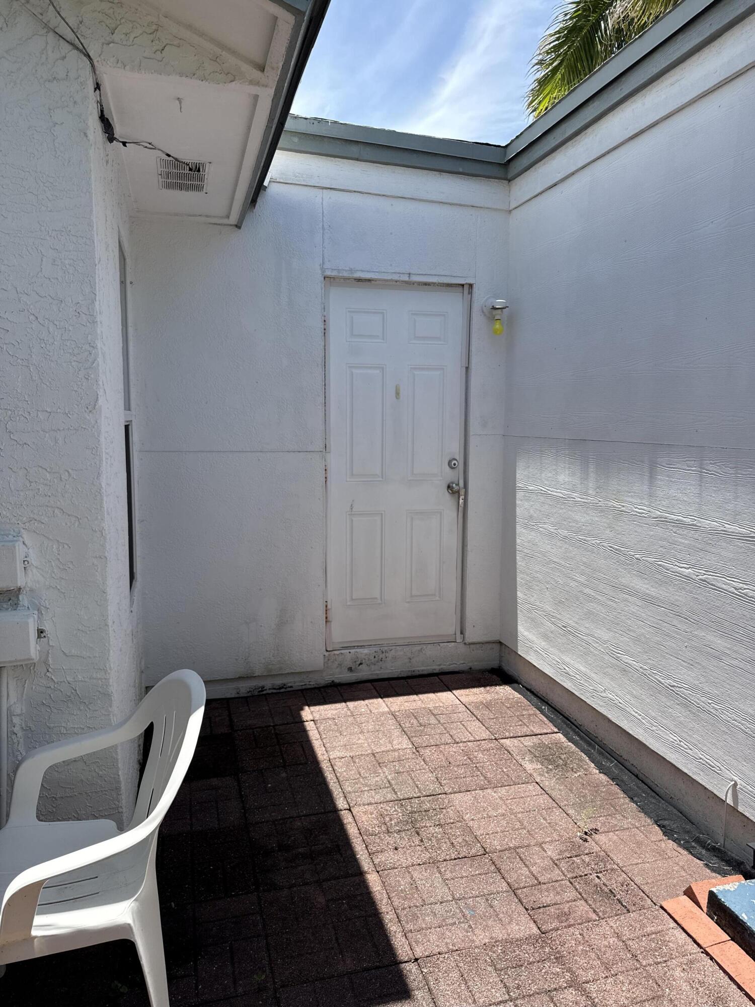 141 Ipswich Street, Unit 3 Boca Raton, FL 33487 - Photo 7 of 8 80410182751__985F4993-A15D-40B0-9E45-274
