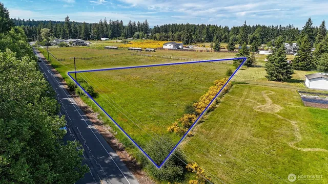 a view of a tennis court