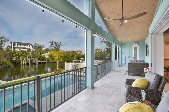 $3,995,000 | 262 Island Circle, Sarasota, FL 34242