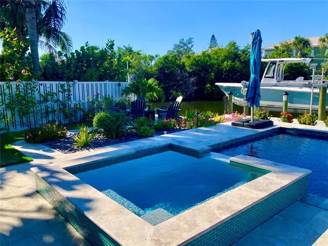 $3,995,000 | 262 Island Circle, Sarasota, FL 34242